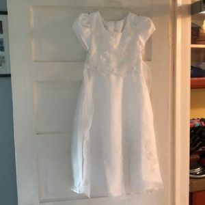 Girl’s white dress